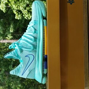 Used size 10.5 men - NIKE KD 10  HYPER TURQUOISE